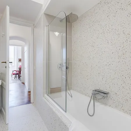 Elegant 3-bedroom In Piazza Mazzini Апартаменты Рим