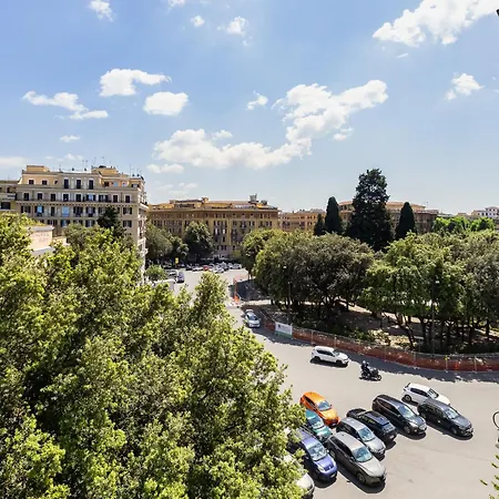 Elegant 3-bedroom In Piazza Mazzini Lägenhet