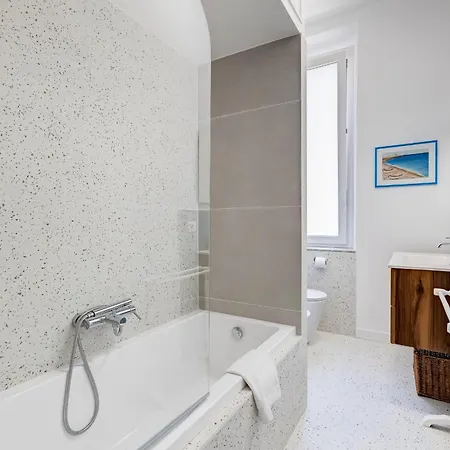 Elegant 3-bedroom In Piazza Mazzini *