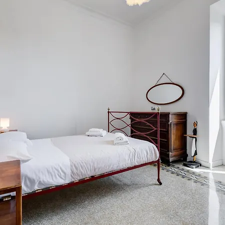 Elegant 3-bedroom In Piazza Mazzini Lägenhet