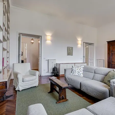 Elegant 3-bedroom In Piazza Mazzini Lägenhet *