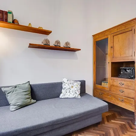 Elegant 3-bedroom In Piazza Mazzini Lägenhet