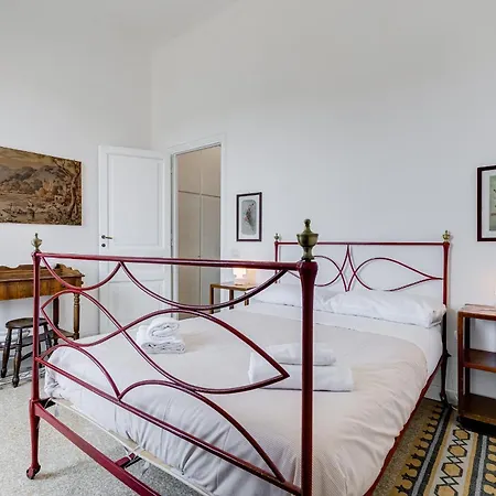 Elegant 3-bedroom In Piazza Mazzini Lägenhet