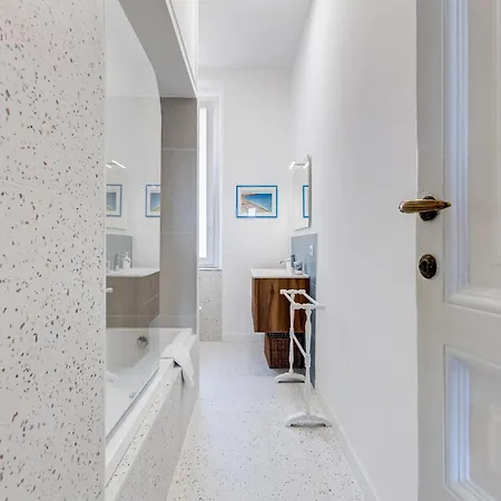 Apartment Elegant 3-bedroom In Piazza Mazzini