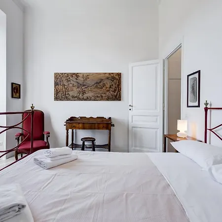 Elegant 3-bedroom In Piazza Mazzini Lägenhet *