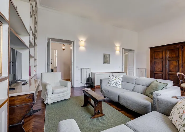Elegant 3-bedroom In Piazza Mazzini Appartement *